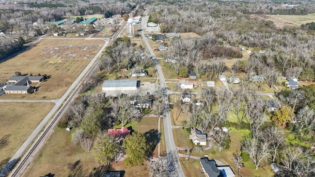 Building Photo - 138 Main St