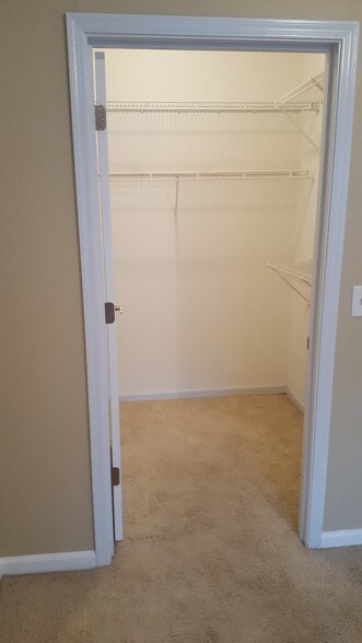 Building Photo - 2025 Woodmont Blvd