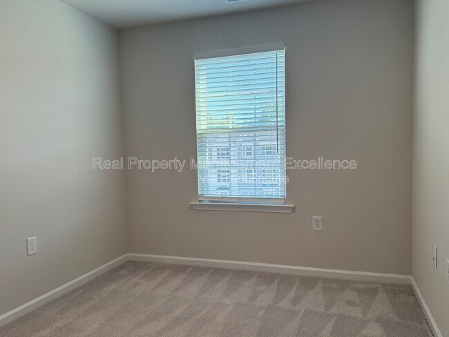 Building Photo - 6625 Pathfinder Wy