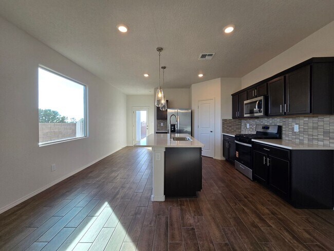 Building Photo - 3850 Chitalpa