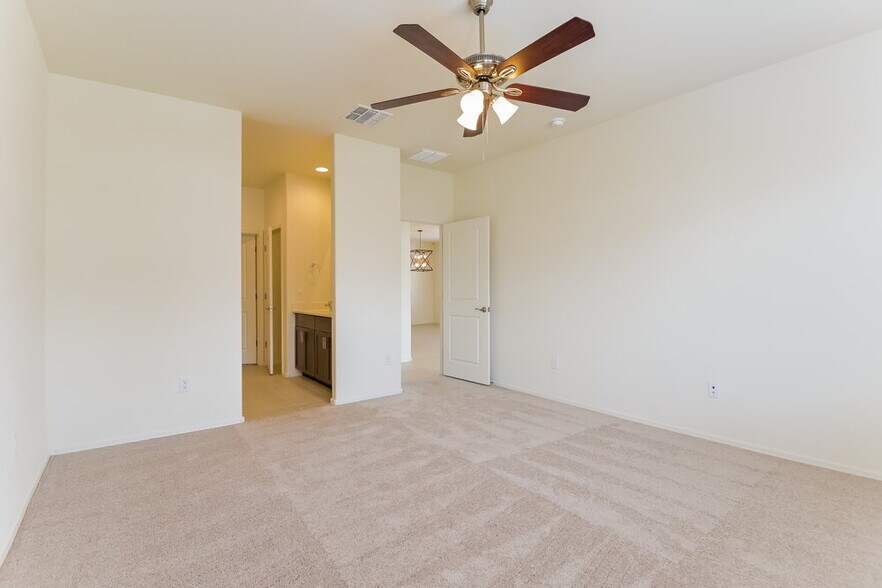 Building Photo - 11215 S Weismann Dr