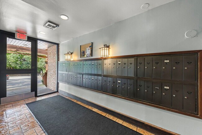 Building Photo - 5820 Oakwood Dr