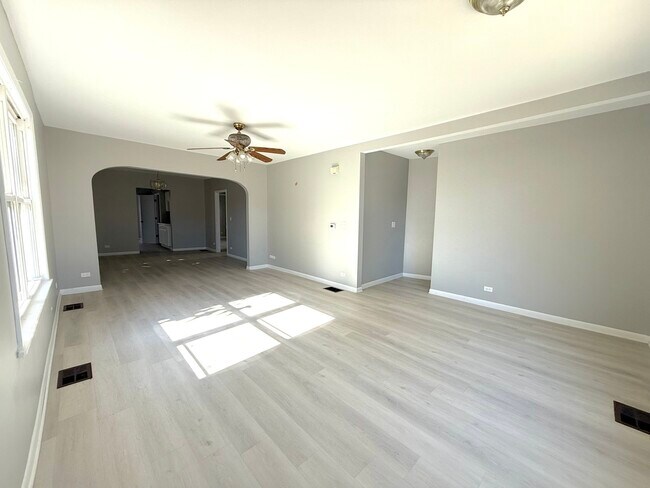 Building Photo - 828 Lenox Ave