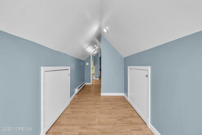 Building Photo - 6 Center St