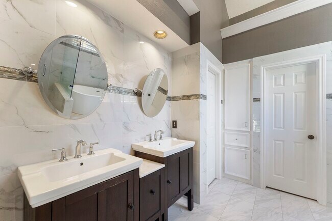 Building Photo - 11 Hornsilver Pl