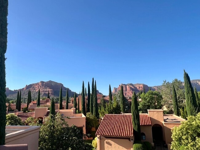 Building Photo - Furnished Golf Course Course Property