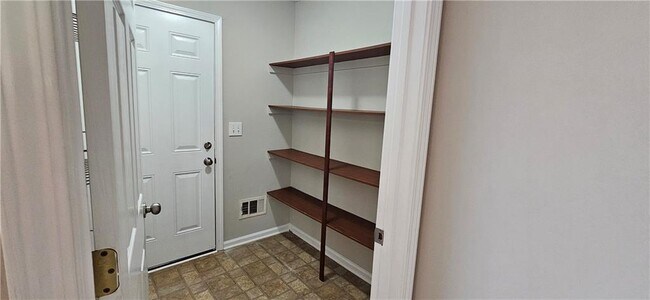 Building Photo - 1308 Crumbley Rd