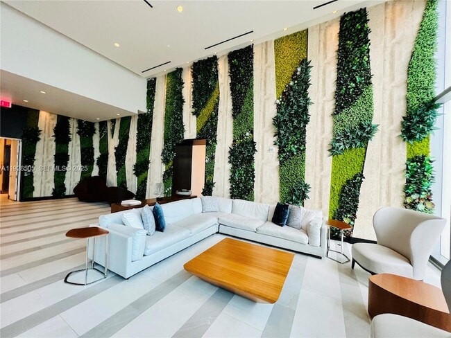 Building Photo - 851 NE 1st Ave