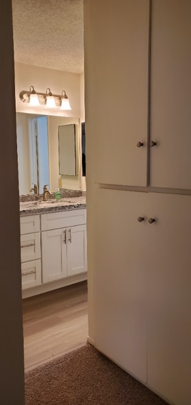 Building Photo - 10640 Colima Rd