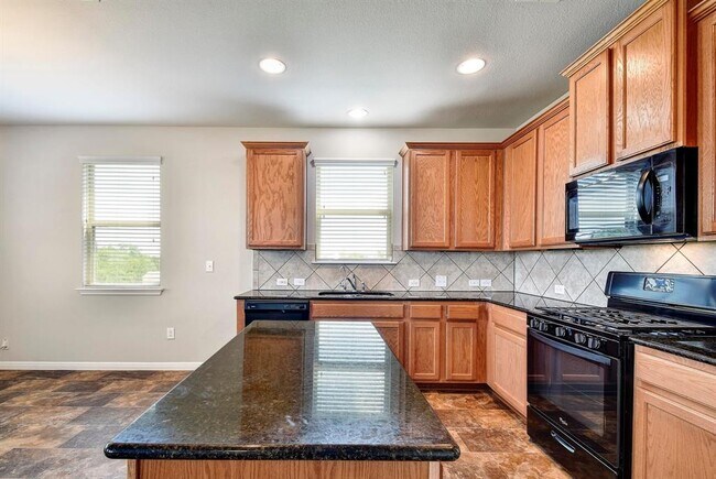 Building Photo - 741 Twisted Oaks Ln