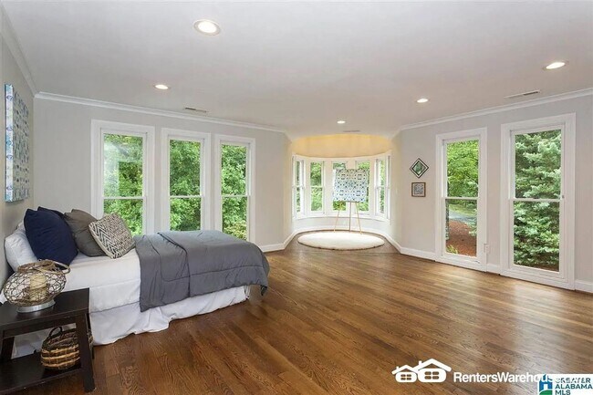 Building Photo - Remarkable 5 bedroom 6 bathroom estate loaded with charm