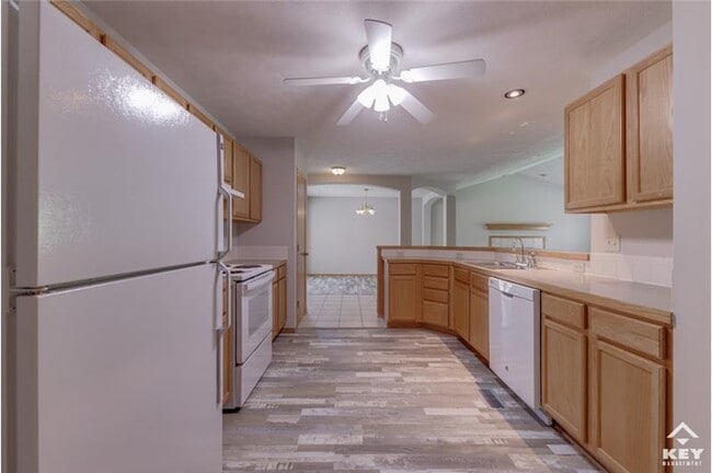 Building Photo - 565 N Bristol Ct