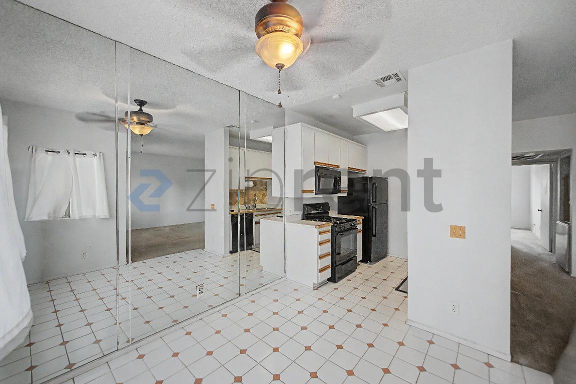 Building Photo - Unit 6