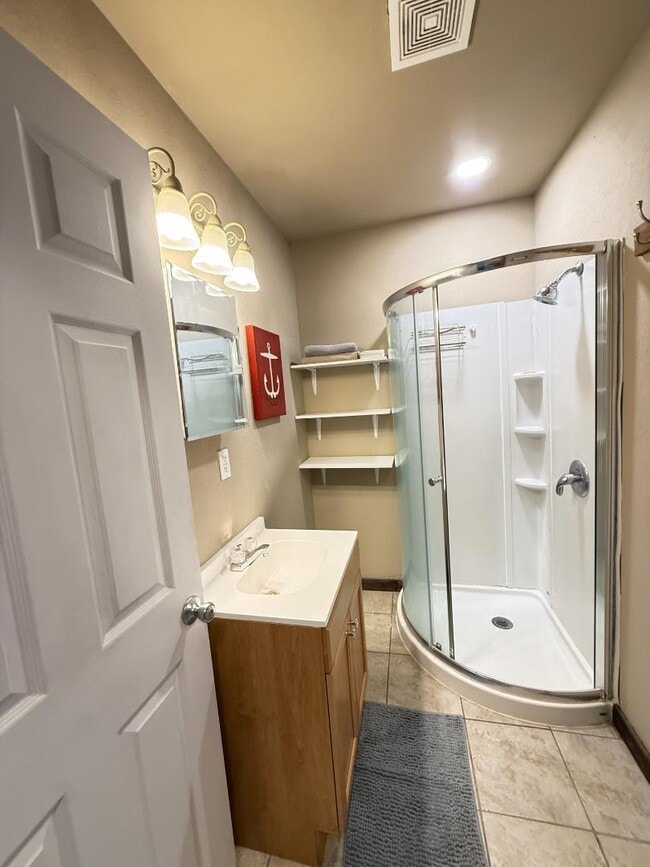 Building Photo - 343 Knob Hill Cir