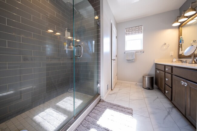 Building Photo - 756 Stonegate Rd