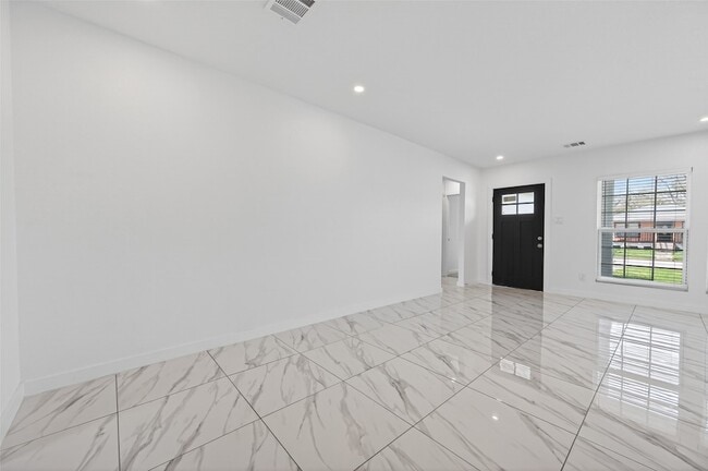 Building Photo - 2202 Alabama St