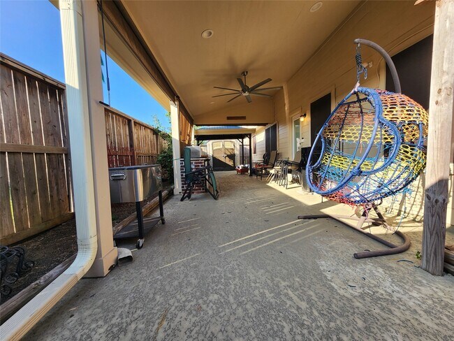 Building Photo - 4422 Meadow Way Dr