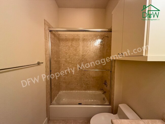 Building Photo - 4 Bedroom, 4 1/2 Bathroom Home with Pool for Lease in Irving