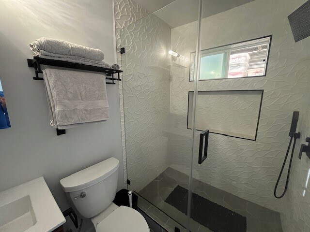 Bathroom - 2831 S Bedford St