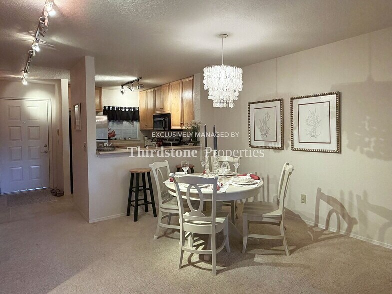 Building Photo - 11 Arbor Club Dr