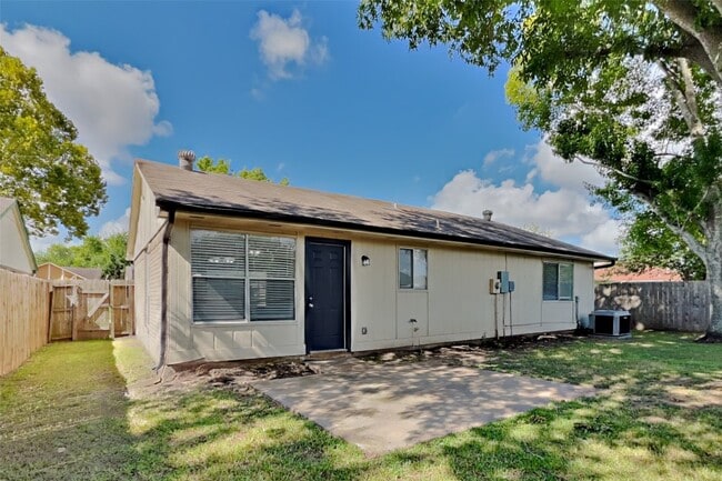 Building Photo - 6823 Harpers Dr