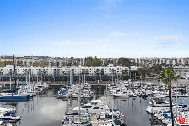 Building Photo - 4267 Marina City Dr