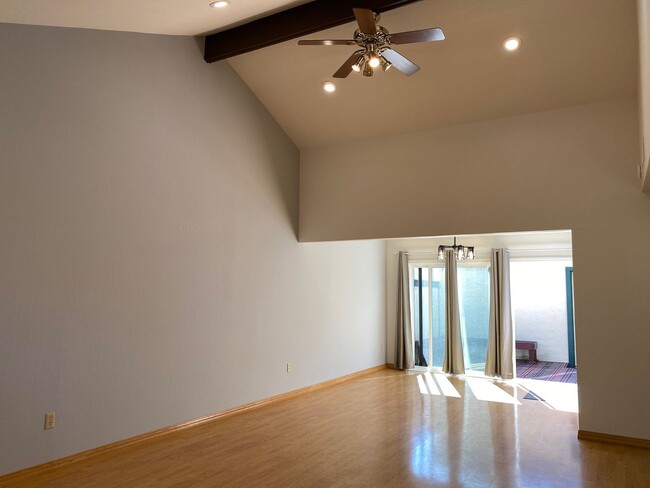 Building Photo - 201 Lagunaria Ln