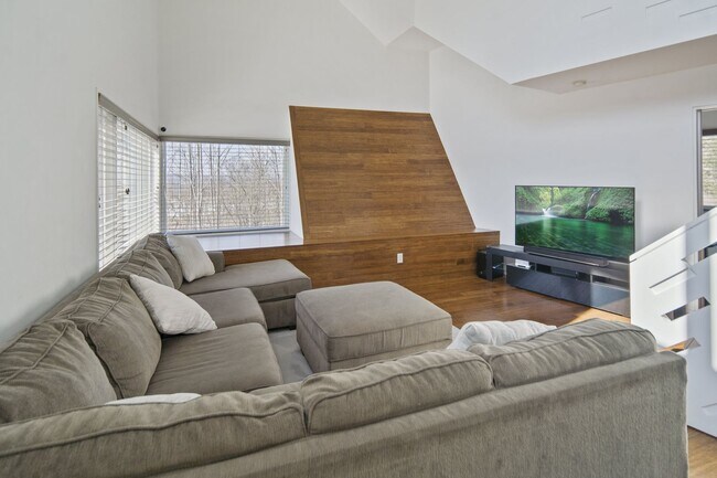 Building Photo - 135 Muzzy Rd