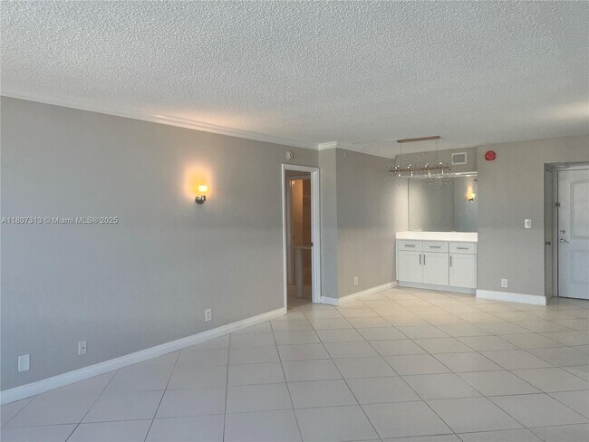 Building Photo - 100 Bayview Dr