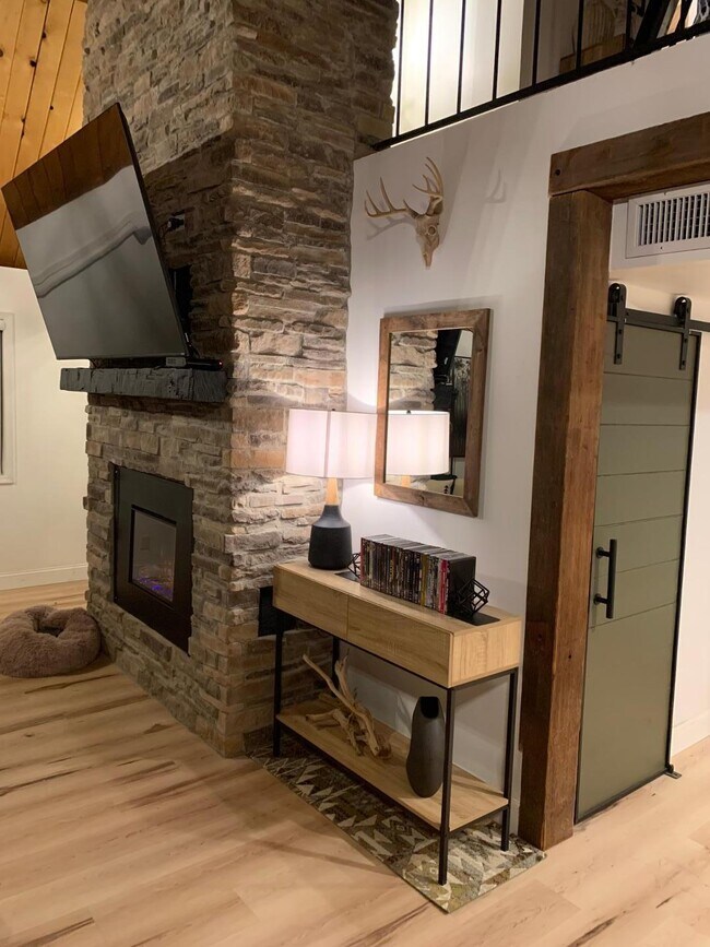 Building Photo - 1120 N Gila Dr