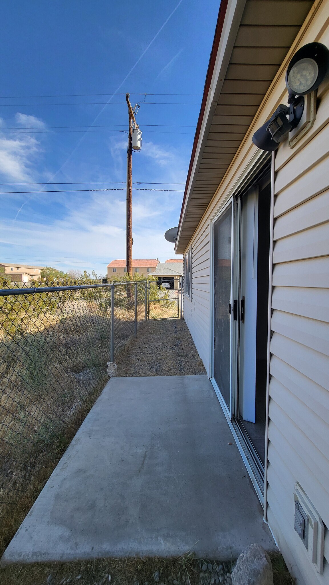 Building Photo - 2400 E Ambush St