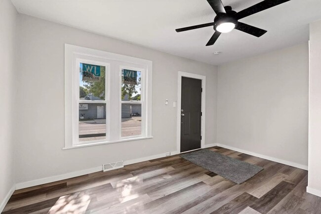 Building Photo - For Rent: Cozy and Adorable 2-Bedroom / 1-...