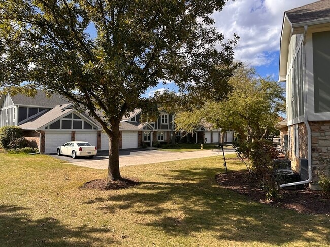 Building Photo - 263 Southwick Ct