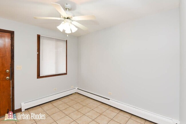 Building Photo - 3042 N Central Ave