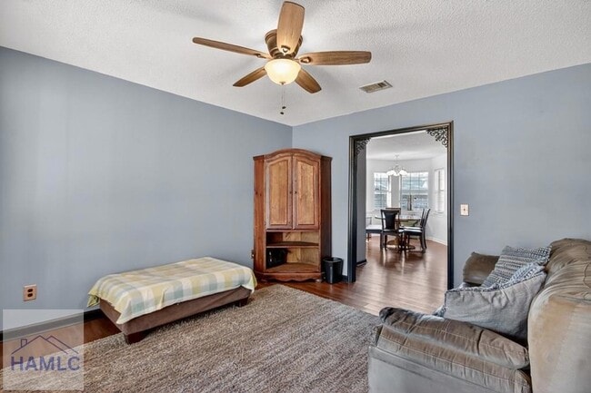 Building Photo - 606 Windhaven Dr