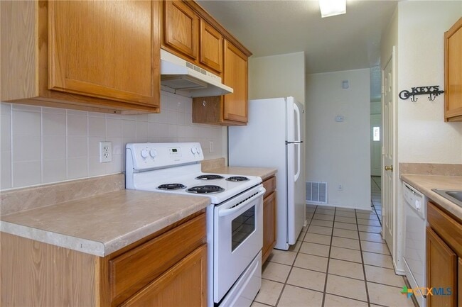 Building Photo - 1203 Fox Creek Dr