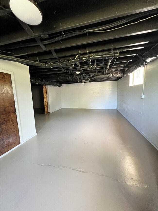 Building Photo - 1305 N College Ave