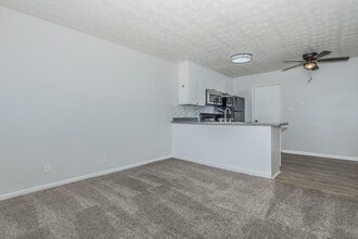 Building Photo - Twin Pines Apartments