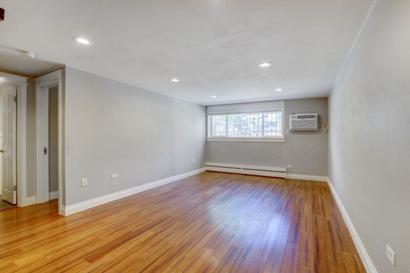 Building Photo - 830 E 11th Ave