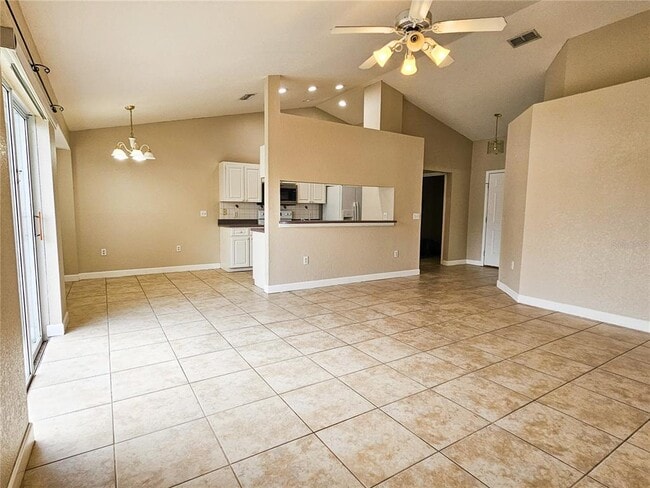 Building Photo - 5260 English Dr