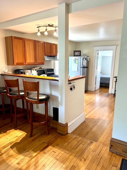 Building Photo - 197 S Winooski Ave