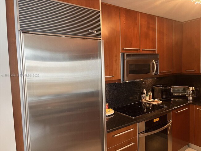 Building Photo - 901 Brickell Key Blvd