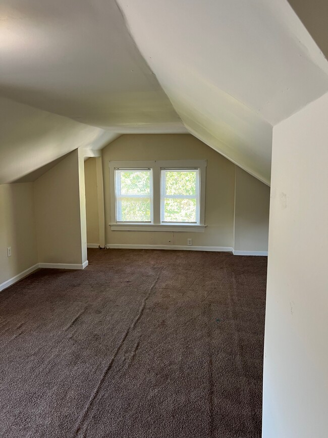 Building Photo - 905 Suire Ave
