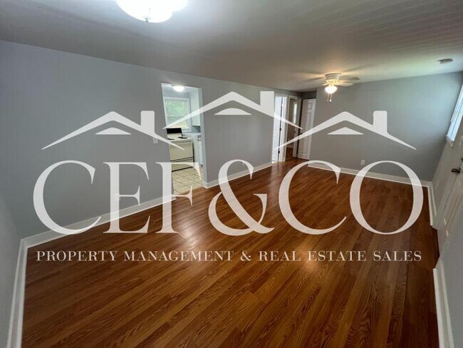 Building Photo - Cozy 2 bedroom 1 bathroom home now available in Moore