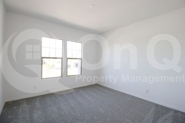 Building Photo - 19031 E Braeburn Ln