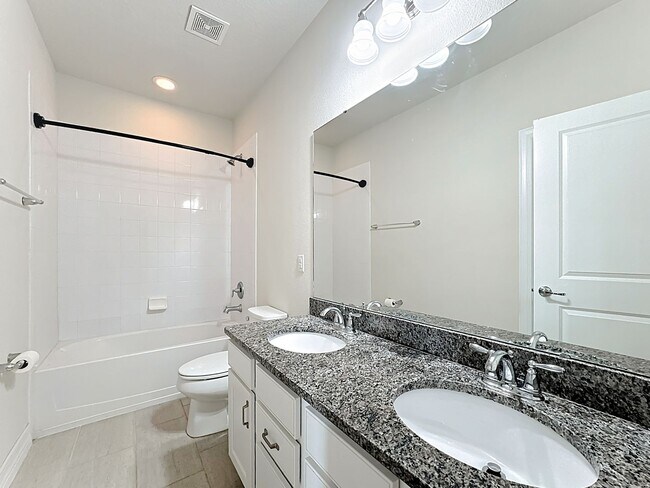 Building Photo - Executive Home with 5 bedrooms / four 1/2 ...