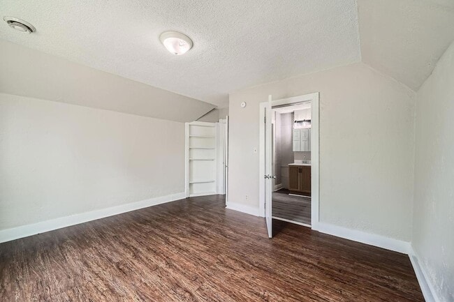 Building Photo - 911 Sims Ave