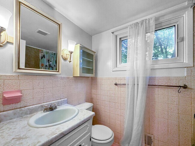 Building Photo - Charming 4 Beds 2 Baths Home in Chamblee!