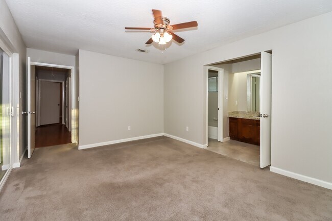 Building Photo - 16310 Forest Bend Ave