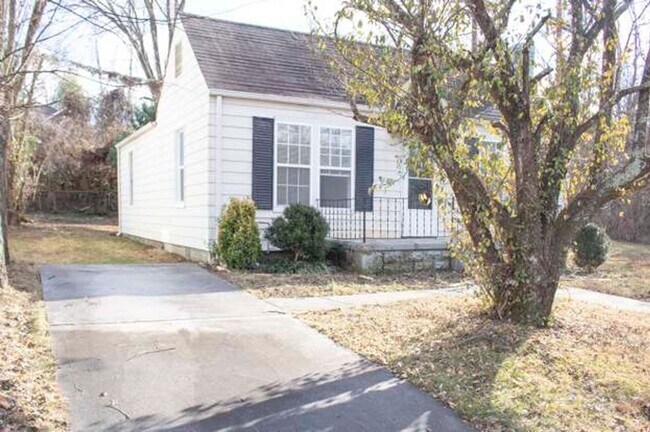 Building Photo - 2 BR/2BA | Newly Renovated Single Family Home | Additional Storage| In North Knoxville!